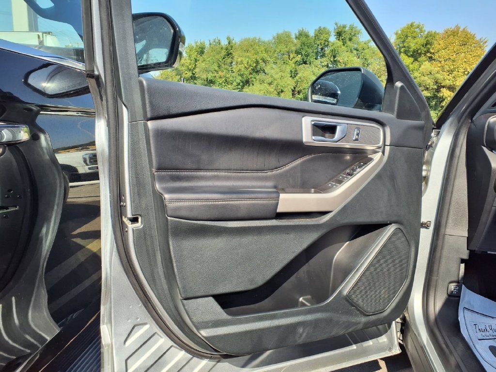 Used 2024 Ford Explorer XLT w/ Equipment Group 202A AWD/4WD image 17