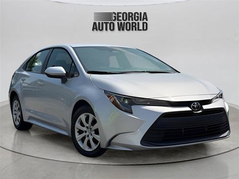 Used 2023 Toyota Corolla LE FWD image 2