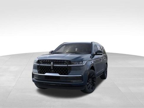 New 2025 Lincoln Navigator Reserve w/ Jet Appearance Package image 3