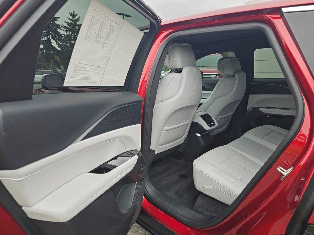 Certified 2024 Cadillac Lyriq Luxury AWD/4WD image 19