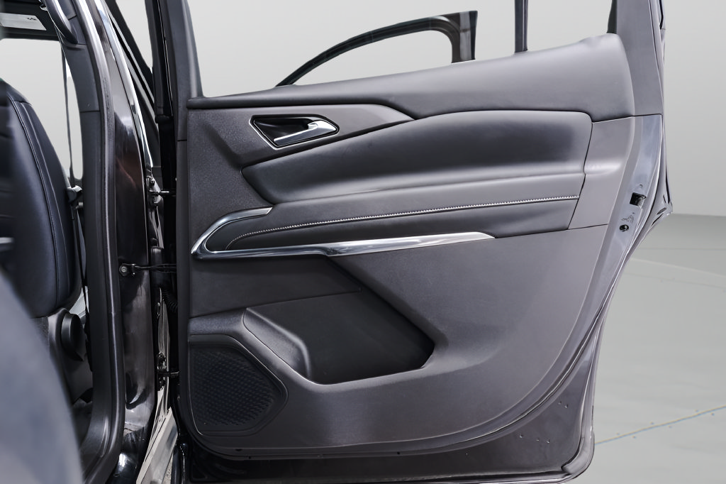 Used 2026 Chevrolet Traverse LT FWD image 32