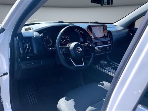 Certified 2022 Nissan Pathfinder SV FWD image 17