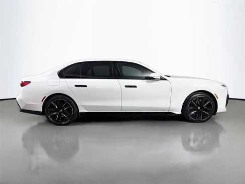 Used 2023 BMW i7 xDrive60 w/ Executive Package 2 AWD/4WD image 4