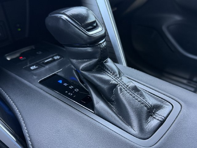 Used 2024 Toyota Venza XLE AWD/4WD image 18