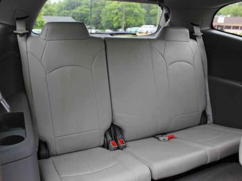 Used 2017 Chevrolet Traverse LT FWD image 28