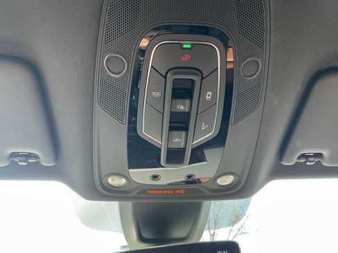 Used 2025 Audi Q5 e Premium image 22