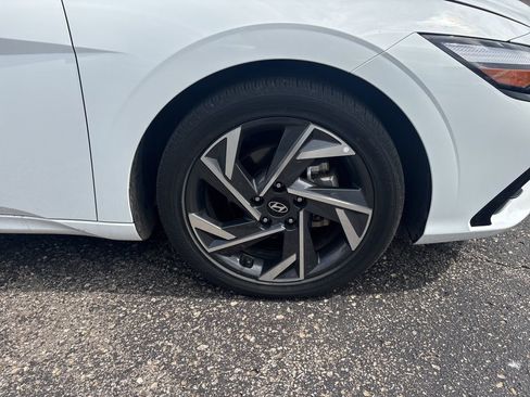 Certified 2025 Hyundai Elantra SEL FWD image 12