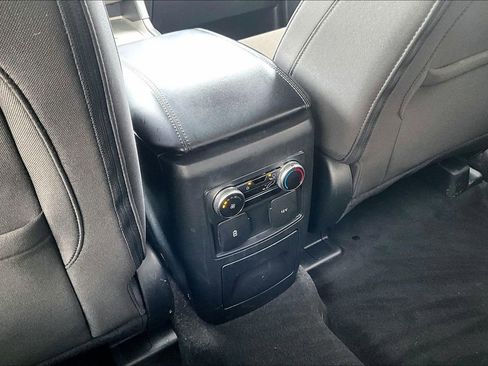 Used 2023 Ford Explorer XLT AWD/4WD image 11