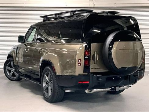 Certified 2025 Land Rover Defender 130 X-Dynamic SE AWD/4WD image 10