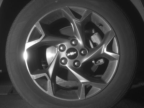 Used 2025 Chevrolet Trax LT FWD image 13