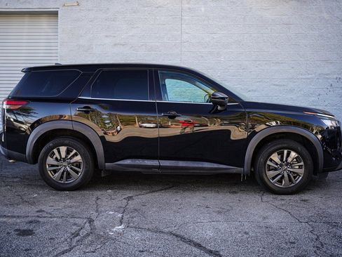 Used 2022 Nissan Pathfinder S image 18