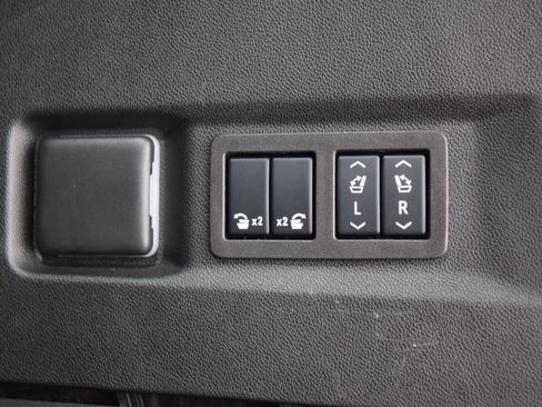 Used 2024 GMC Yukon Denali Ultimate AWD/4WD image 26