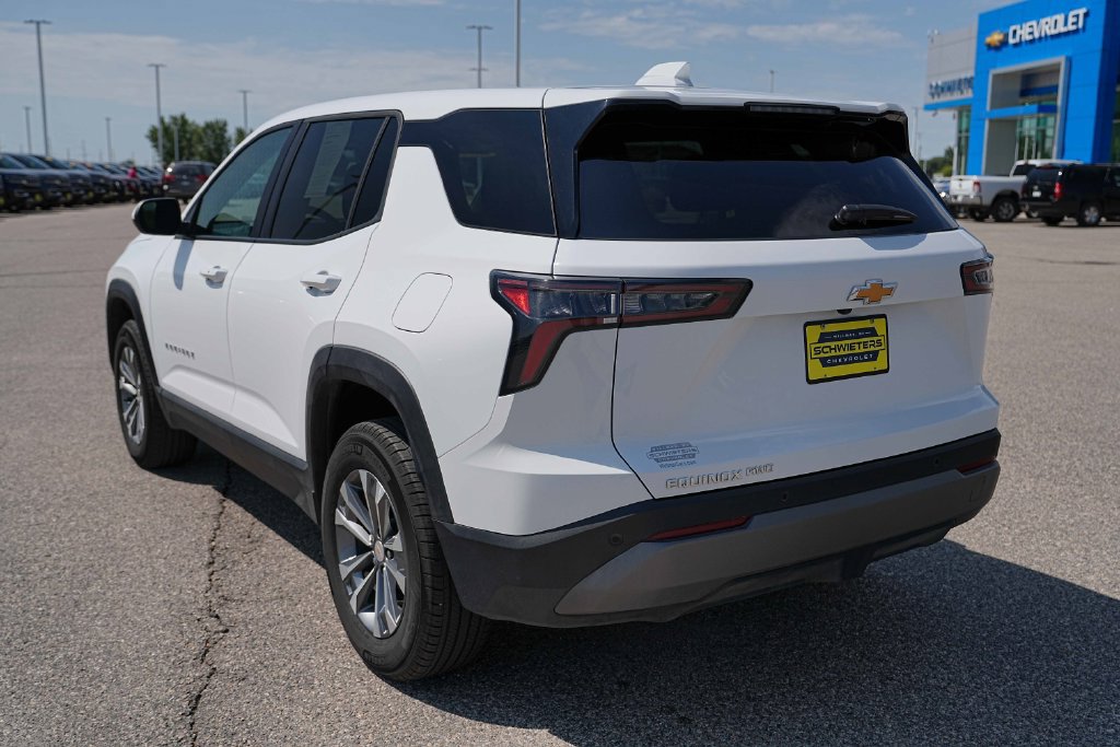 Used 2026 Chevrolet Equinox LT AWD/4WD image 9
