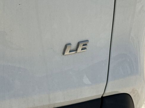 Used 2021 Toyota RAV4 LE image 6