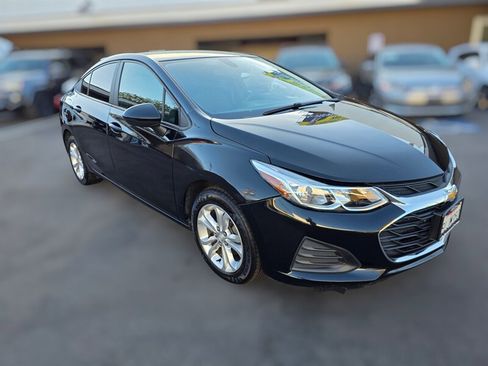 Used 2019 Chevrolet Cruze LS w/ LS Convenience Package image 4