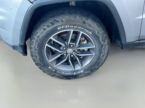 Used 2018 Jeep Grand Cherokee Limited image 31