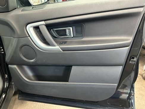 Used 2018 Land Rover Discovery Sport SE image 18