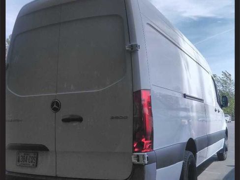 Used 2022 Mercedes-Benz Sprinter 3500 image 4