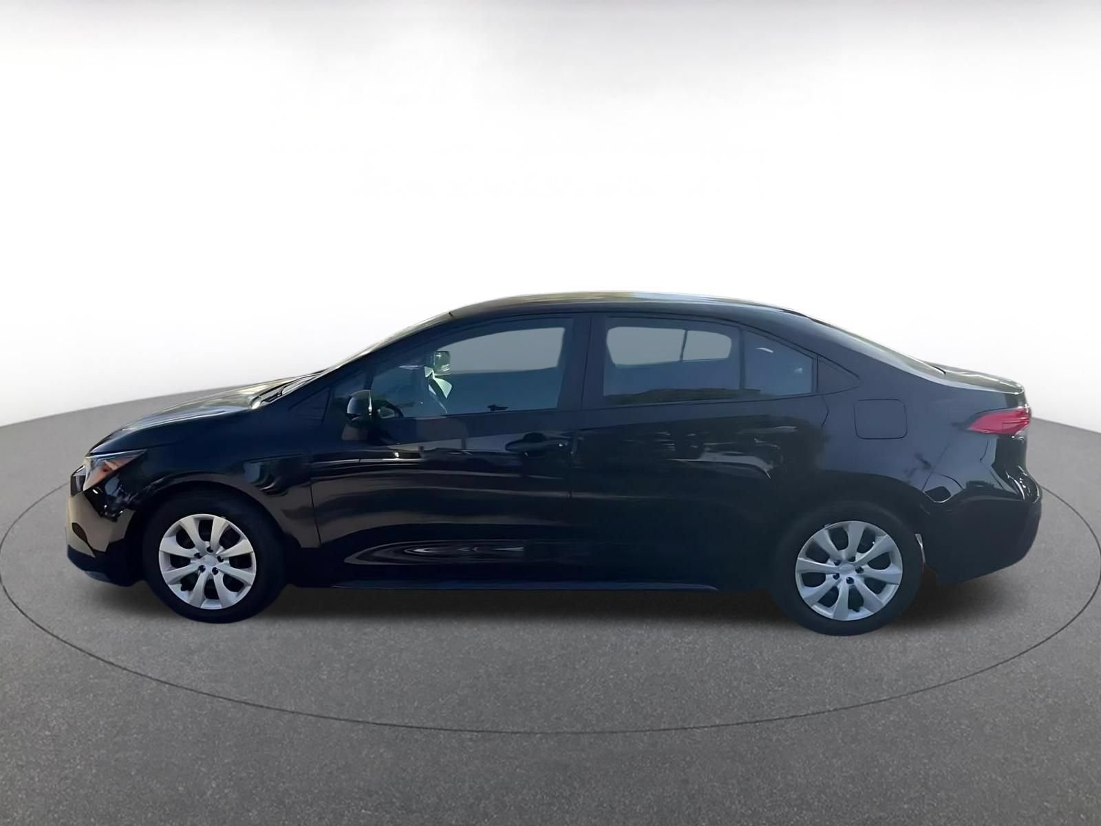 Used 2025 Toyota Corolla LE FWD image 7