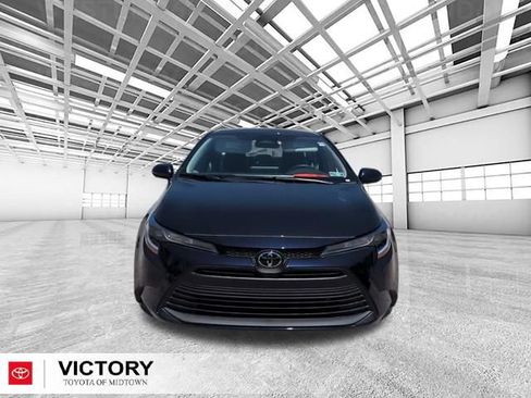 Used 2026 Toyota Corolla LE w/ LE Premium Package FWD image 9