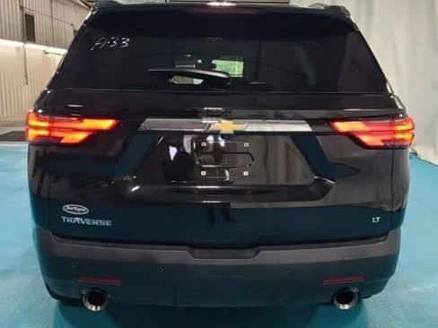 Used 2022 Chevrolet Traverse LT FWD image 2