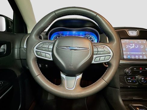Used 2022 Chrysler 300 Touring w/ Sport Appearance Package AWD/4WD image 10