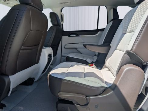 Certified 2025 GMC Acadia Denali w/ Super Cruise Package FWD image 13