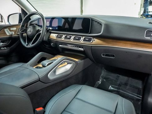 Used 2024 Mercedes-Benz GLE 350 4MATIC w/ AMG Line Exterior image 58