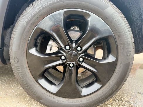 Used 2018 Jeep Compass Latitude w/ Popular Equipment Group AWD/4WD image 10