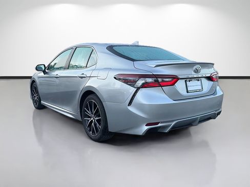 Used 2023 Toyota Camry SE FWD image 5