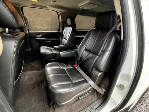 Used 2013 Chevrolet Suburban LT image 24