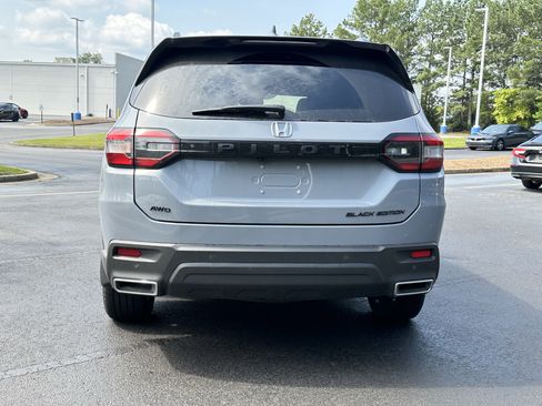 Used 2025 Honda Pilot Black Edition image 13
