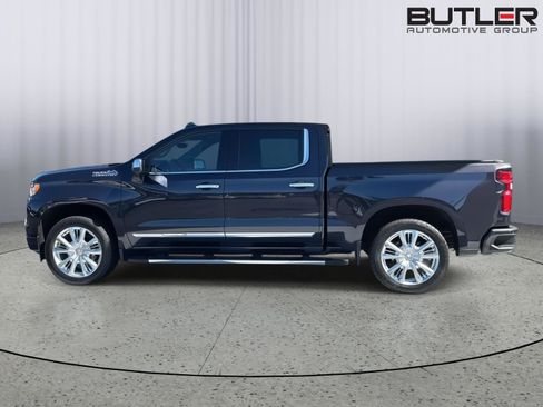 Used 2023 Chevrolet Silverado 1500 High Country w/ Technology Package image 3
