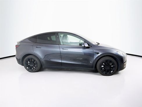 Used 2024 Tesla Model Y Long Range AWD/4WD image 7