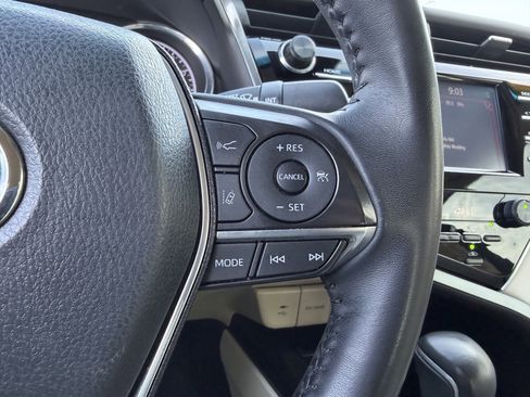 Used 2018 Toyota Camry XLE FWD image 27