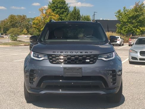 Used 2024 Land Rover Discovery Dynamic SE AWD/4WD image 2