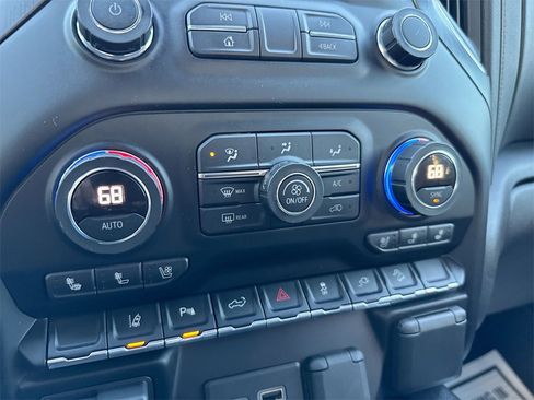 Used 2020 GMC Sierra 2500 AT4 w/ AT4 Premium Package image 16