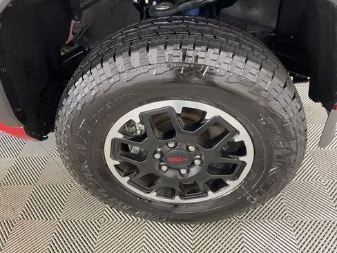 Used 2025 Toyota Tacoma TRD Off-Road image 11