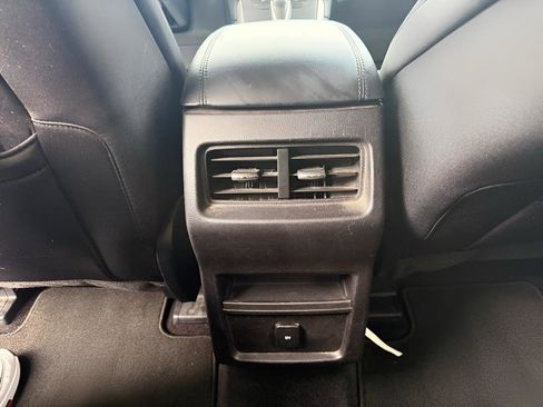 Used 2015 Ford Edge SE image 29