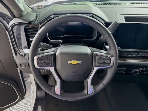 Used 2025 Chevrolet Silverado 1500 LT AWD/4WD image 13