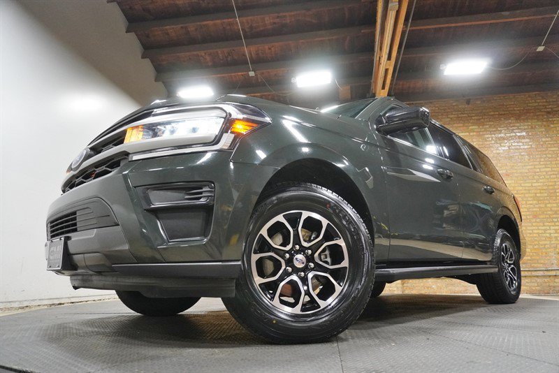 Used 2022 Ford Expedition XL AWD/4WD image 3
