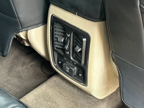 Used 2011 Jeep Grand Cherokee Overland AWD/4WD image 22