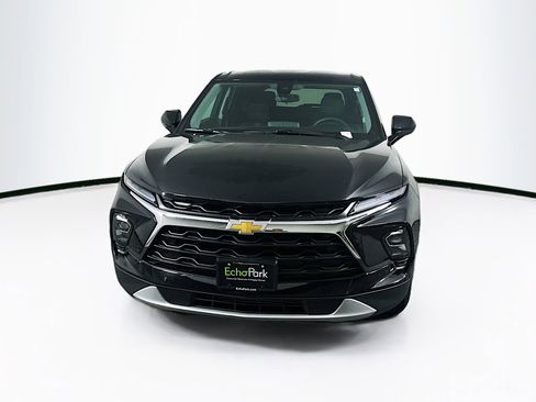 Used 2025 Chevrolet Blazer LT image 2