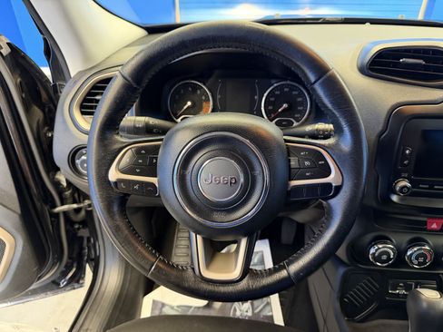 Used 2016 Jeep Renegade Latitude FWD image 14