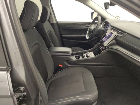 Used 2024 Jeep Grand Cherokee Laredo RWD image 21
