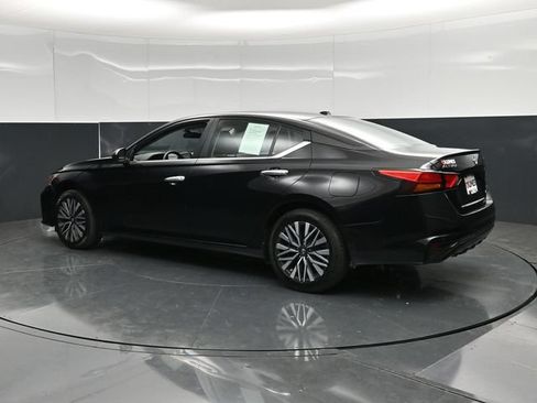 Used 2024 Nissan Altima 2.5 SV AWD/4WD image 9