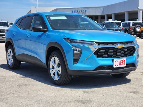 New 2026 Chevrolet Trax LS FWD image 2