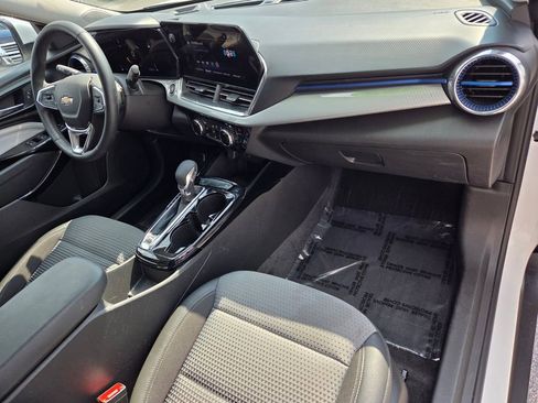 Used 2025 Chevrolet Trax LT w/ Driver Confidence Package image 16