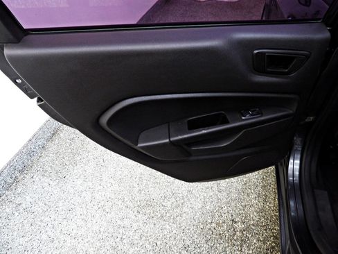 Used 2019 Ford Fiesta SE image 9