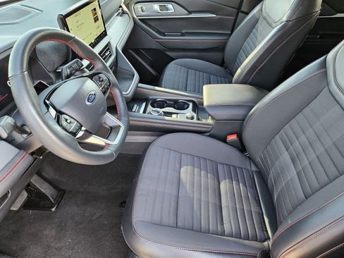 Used 2025 Ford Explorer ST-Line RWD image 11